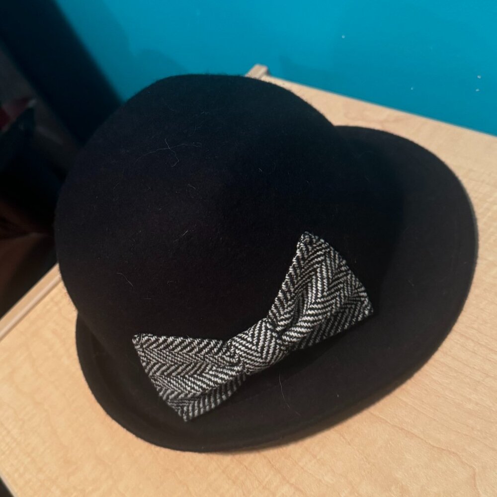 Cloche hat